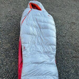 REI Magma 30F DOWN Sleeping Bag 850FP Ultralight 22oz. Womens Regular